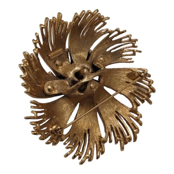 Monet Large Gold Tone Brooch Pin Cordelia Flower Fireworks Vintage - Picture 2 of 3